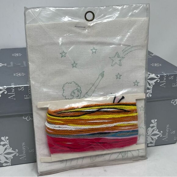 1982 Vogart Crafts Annie Shooting Star Creative Stitchery Kit NEW in packaging - Picture 4 of 5